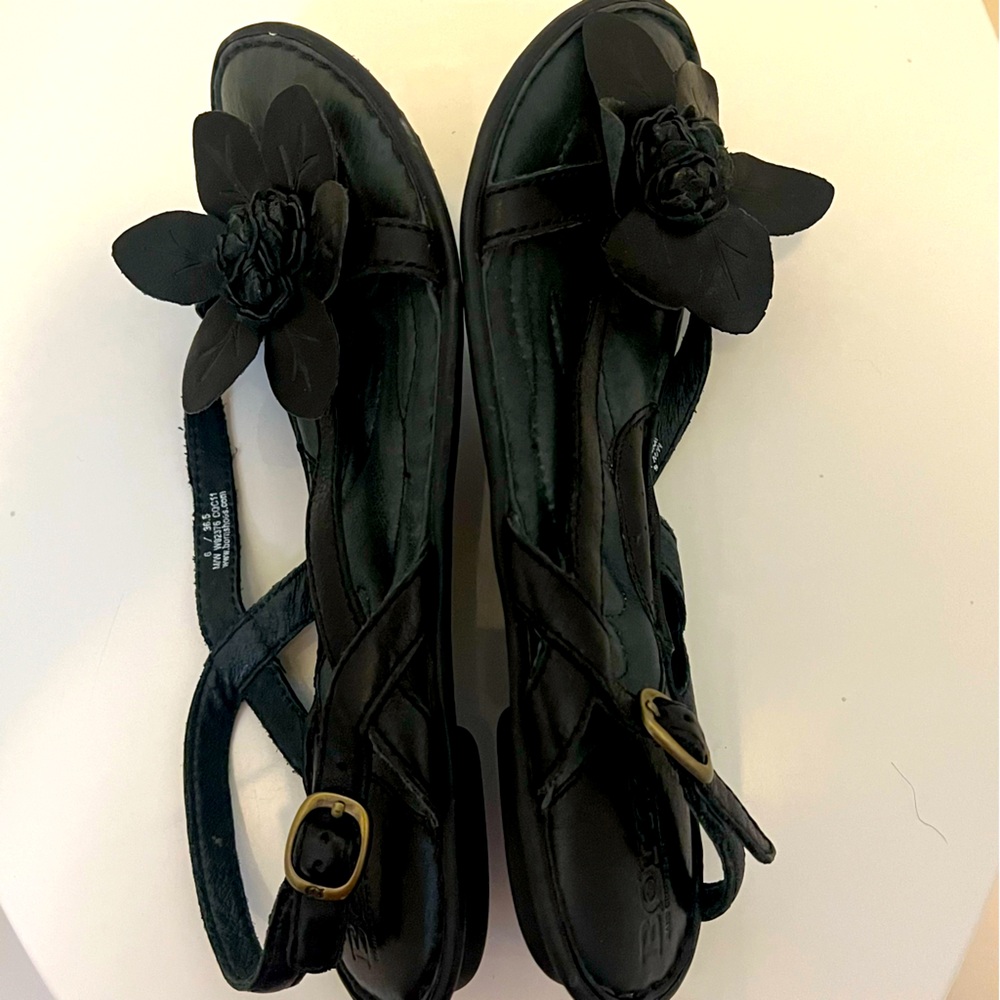 BORN•Flat Leather Sandals•BLACK with Leather Flower Detail•SIZE 6 - Picture 7 of 16